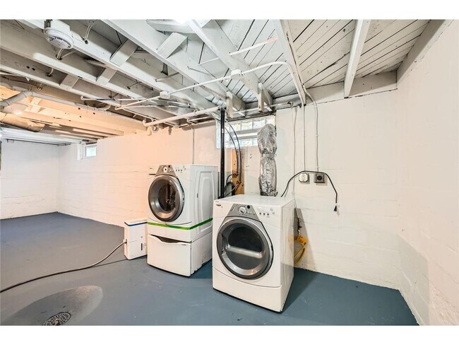 Building Photo - 1083 Western Ave N