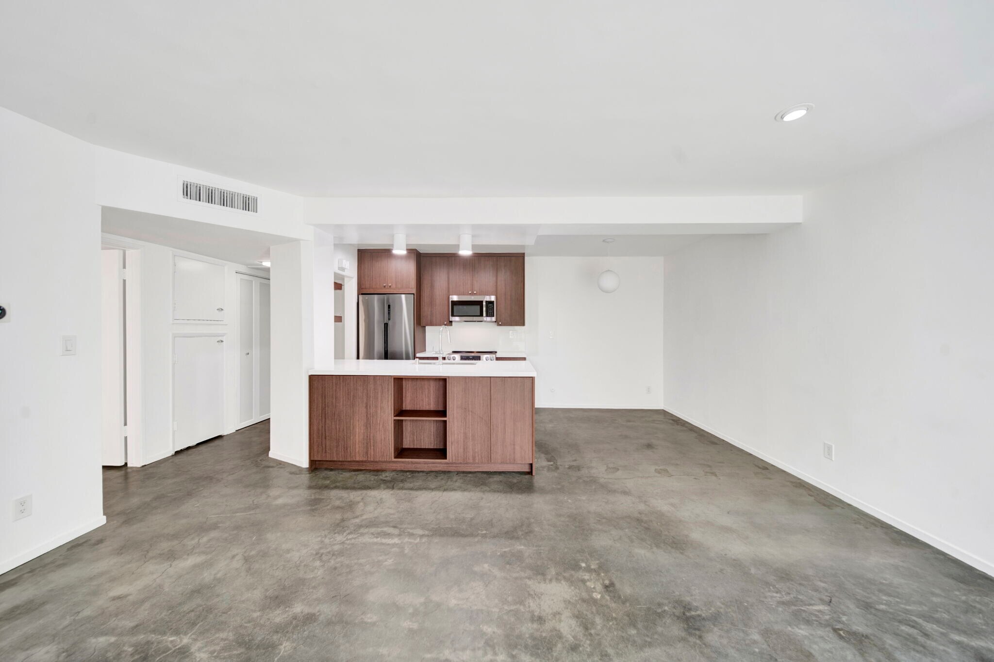 Building Photo - 7767 Hollywood Blvd