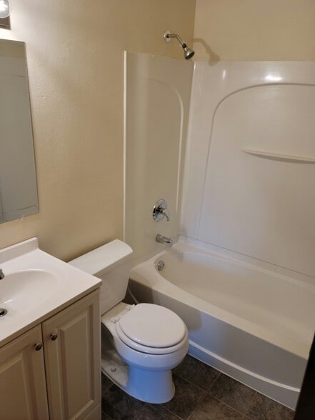 Building Photo - 1700 E 12th St