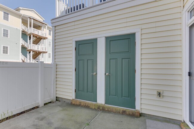 Building Photo - 4138 Seafarer Ave