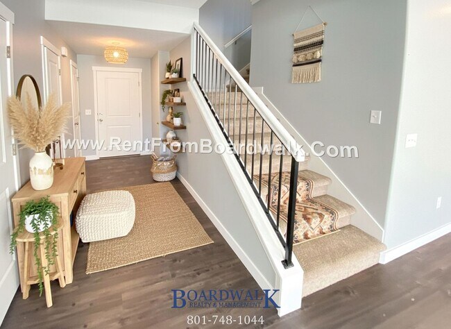 Building Photo - Single Family Home In Beautiful Community!