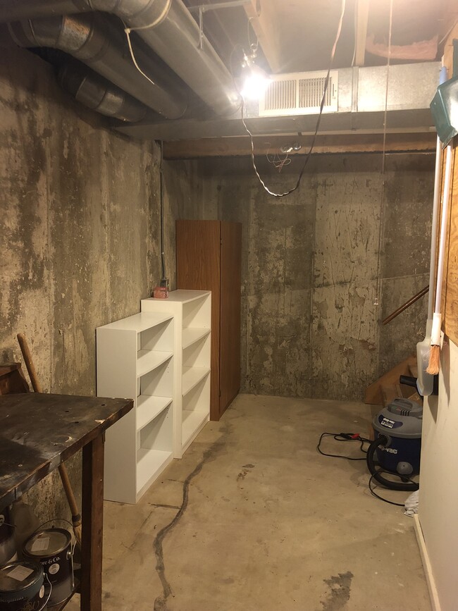 Building Photo - 842 Belmont Dr