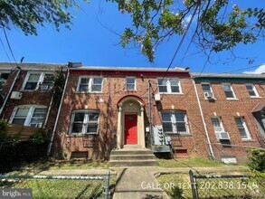 Building Photo - 1613 18th St SE