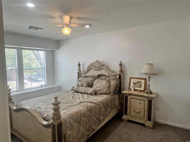 Building Photo - 28723 Sedgefield St