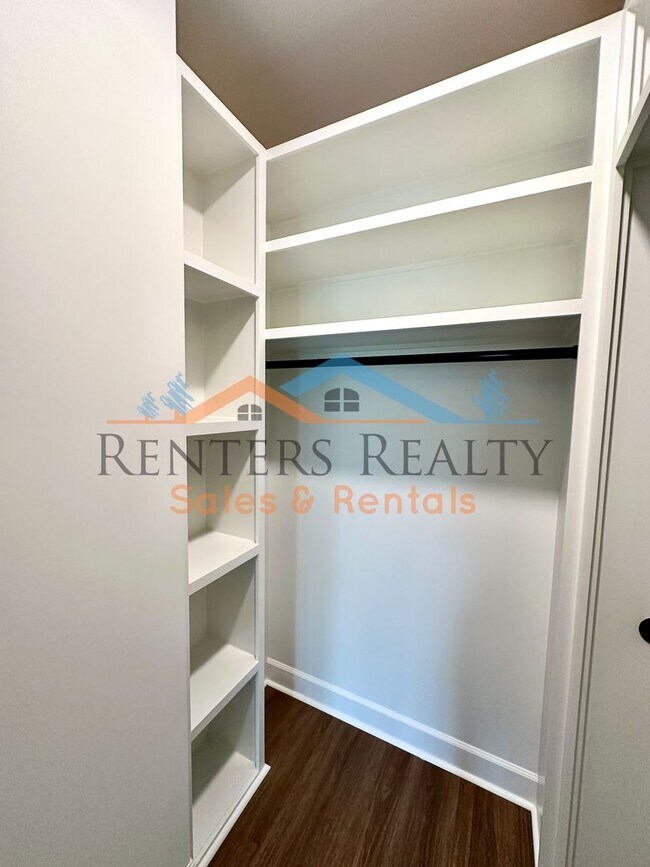 Building Photo - 3BR Home with Office, Bonus Room, Large Kitchen Island, 2-Car Garage & Large Yard – Huntsville Li...