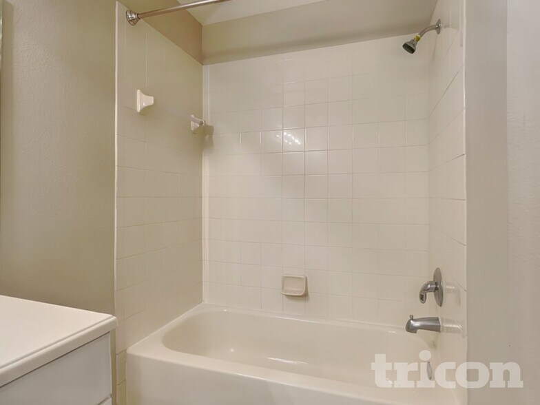 Building Photo - 7526 Oxford Garden Cir