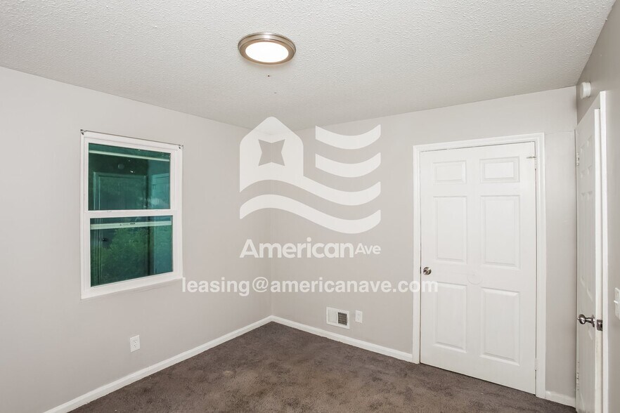 Building Photo - 2409 CoCo Rd