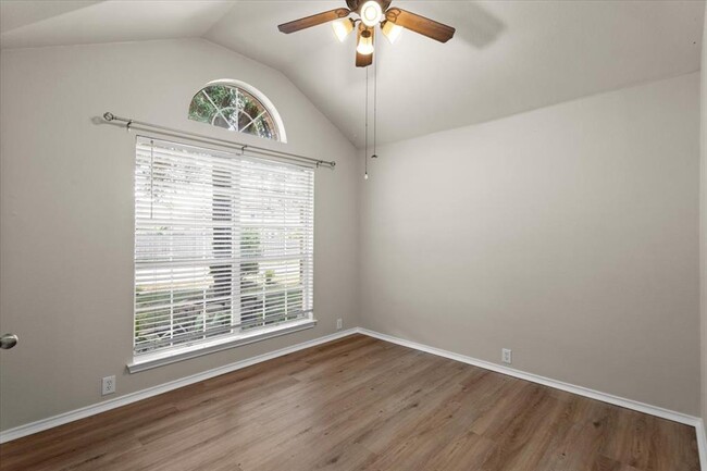 Building Photo - 2808 Barefoot Ln
