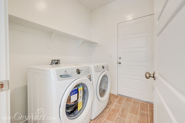 Building Photo - Brand new home located within Clovis North...