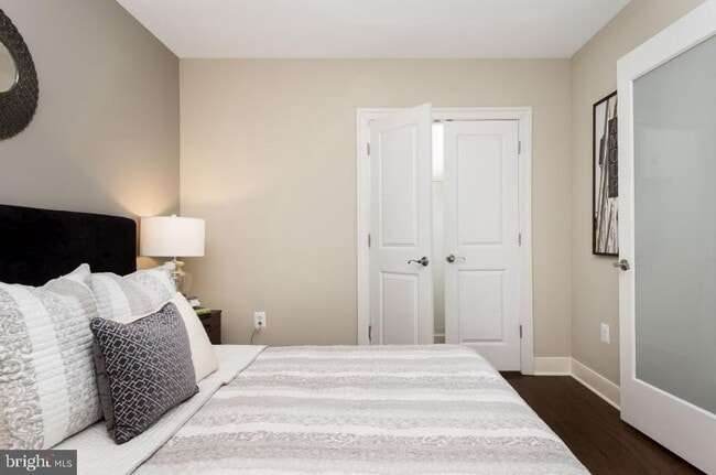 Building Photo - 1900-24 Arch St