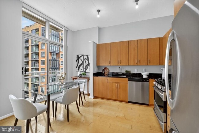 Building Photo - 811 4th St NW