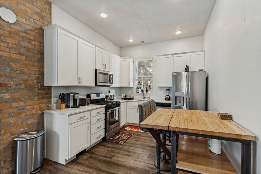 Building Photo - 814 S 800 E