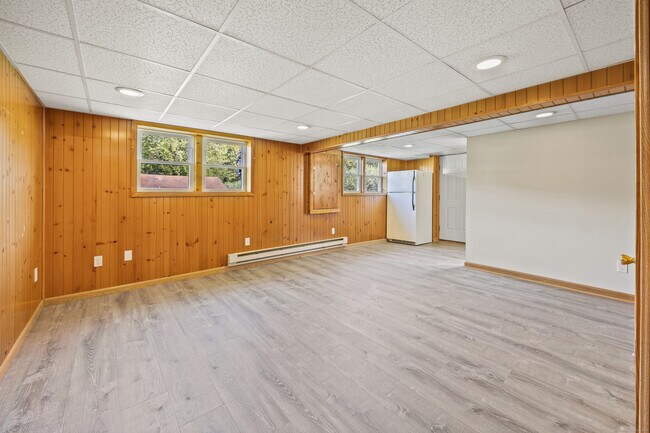 Building Photo - 159 E Johnson Ave