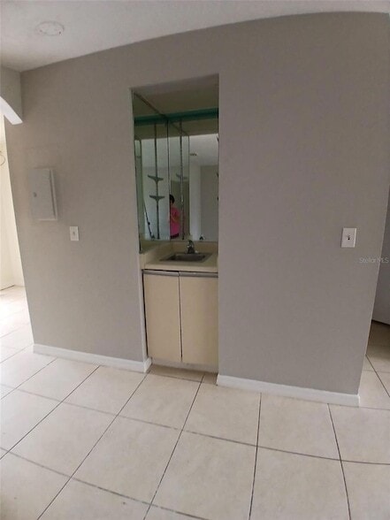 Building Photo - 7454 Wynnewood Square