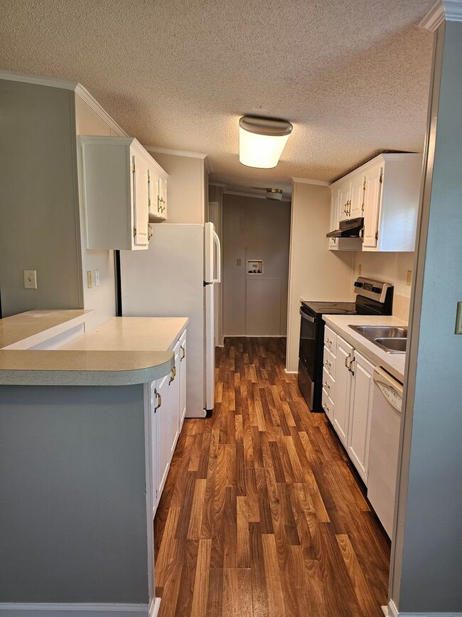 Building Photo - NEW LISTING!!!!!