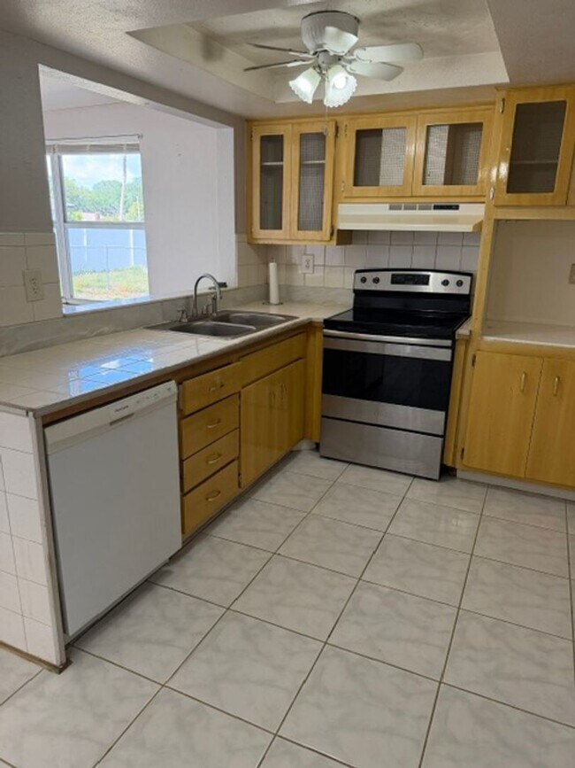 Building Photo - 6935 Twilite Dr