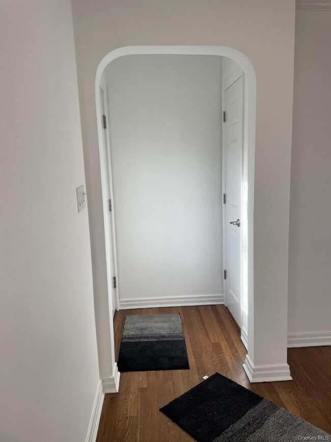 Building Photo - 1016 Oaks Dr