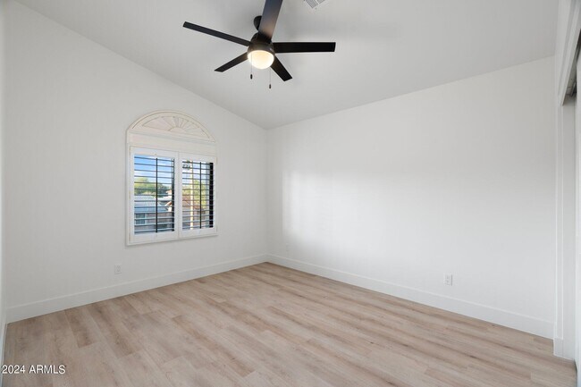 Building Photo - 1643 W Griswold Rd