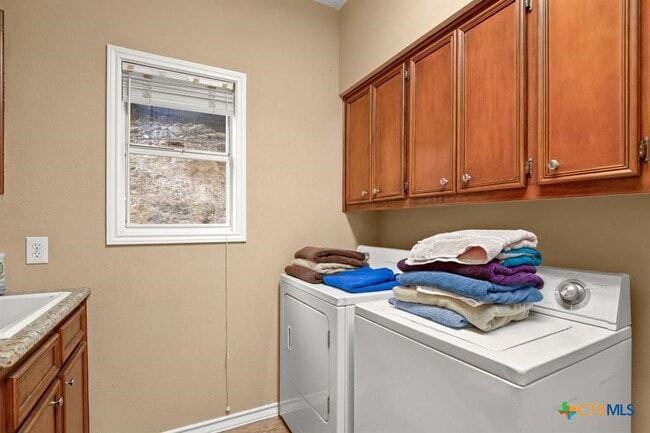 Building Photo - 6108 Cape Coral Dr