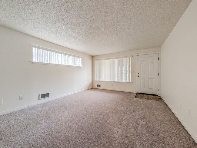 Building Photo - 15901 Manor Way