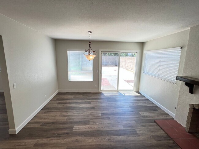 Building Photo - Beautiful 3 Bed 2.5 Bath Anaheim Hills Home