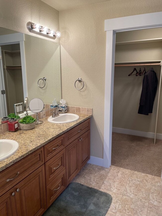 Building Photo - Beautiful 4 Bed 3 Bath House in Northeast Fort Collins!