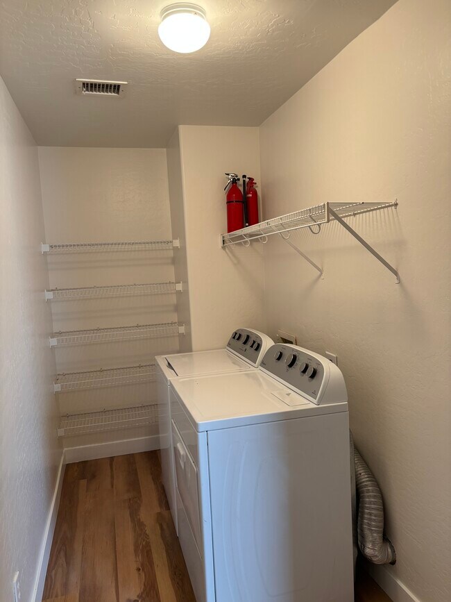 Building Photo - 1925 N Ashland