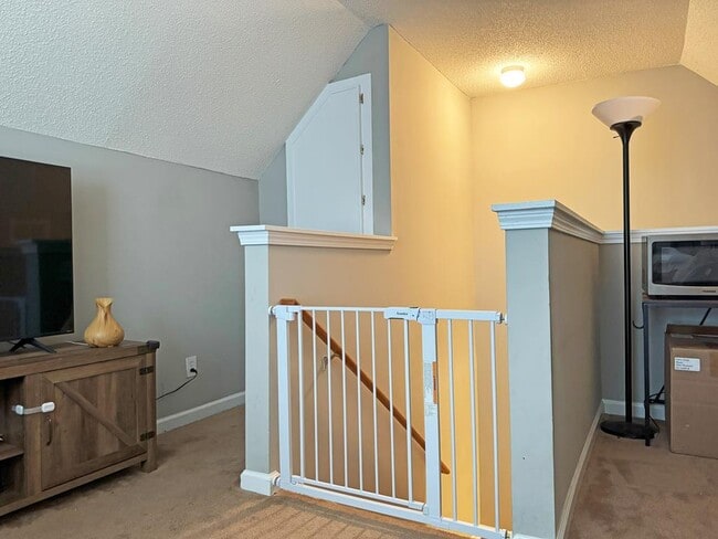 Building Photo - 1290 Monterey Dr