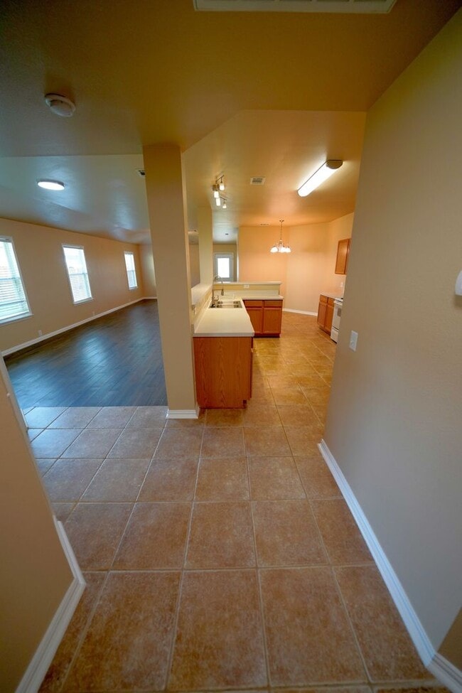Building Photo - Immaculately upgraded and maintained home now available in Cibolo! Realtor Commission: $550