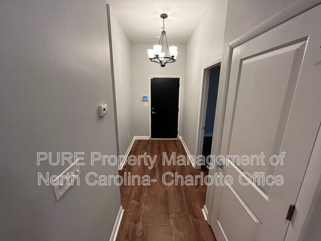 Building Photo - 462 New Bern Station Ct