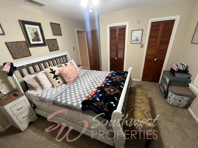 Building Photo - Spacious 3 Bedroom Brick Home in the Heart of Stephenville!