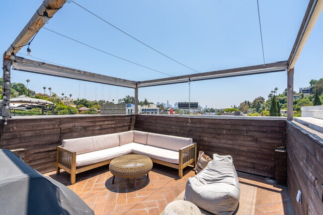 Rooftop Patio 2 - 2206 Tom Mix Rd