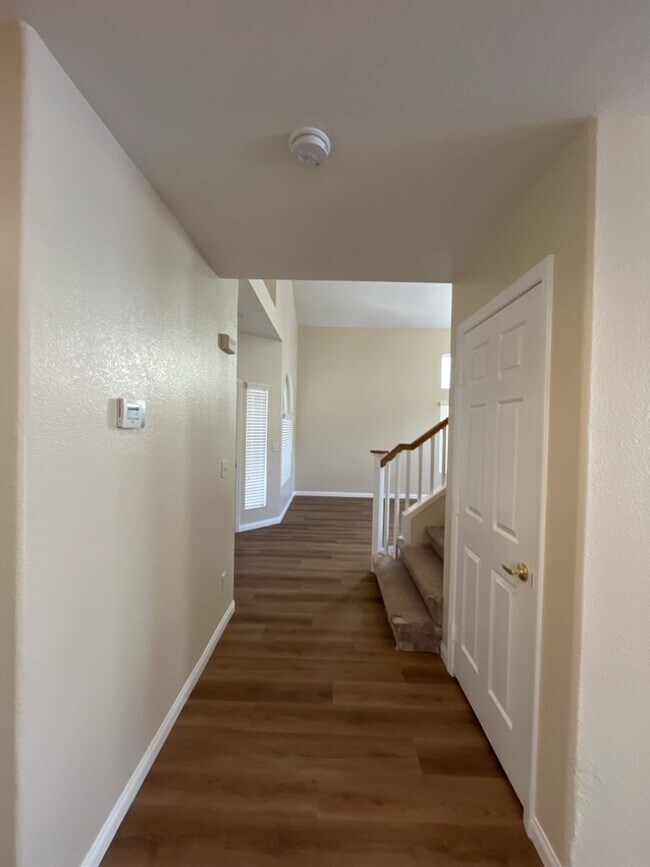 Building Photo - Encounter the ultimate luxury living experience with this 4-bedroom, 2197 sq ft house