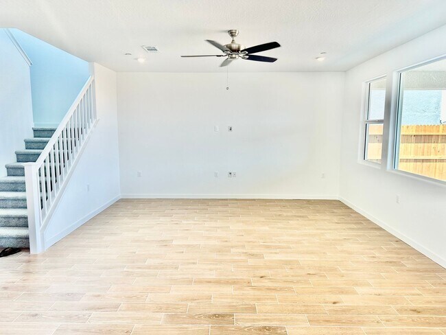 Building Photo - BRAND NEW 5/3 Lennar In Riverstone Community