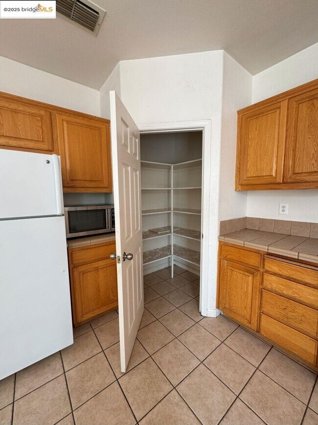 Building Photo - 645 Rockspray Cir