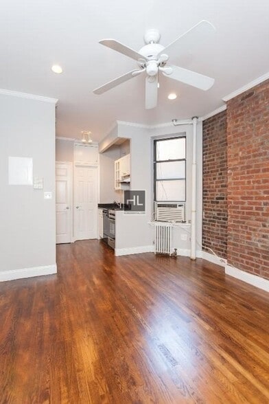 Building Photo - MOTT ST.