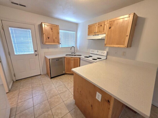 Building Photo - 1045 S 1200 W