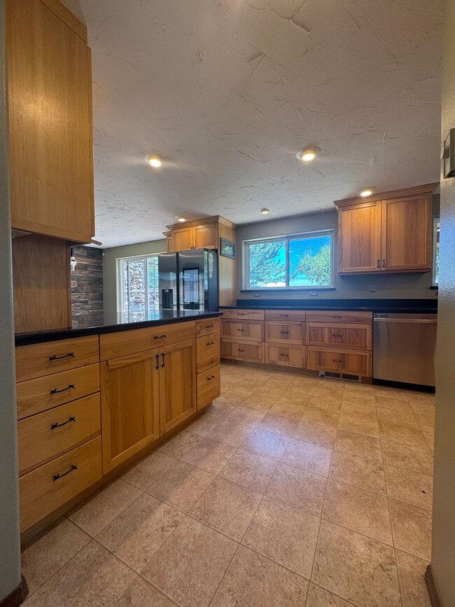 Building Photo - Idyllic 3bd, 2ba Retreat with Loft on 2+ A...