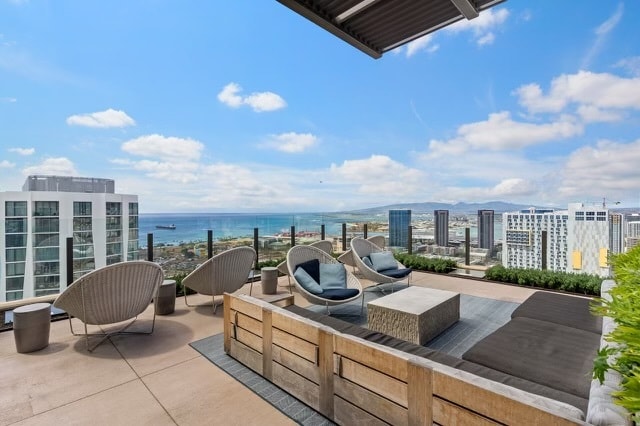 Building Photo - 987 Queen St