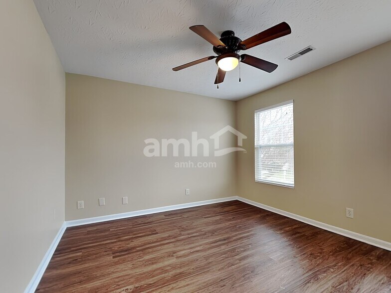 Building Photo - 3188 Summitrun Dr