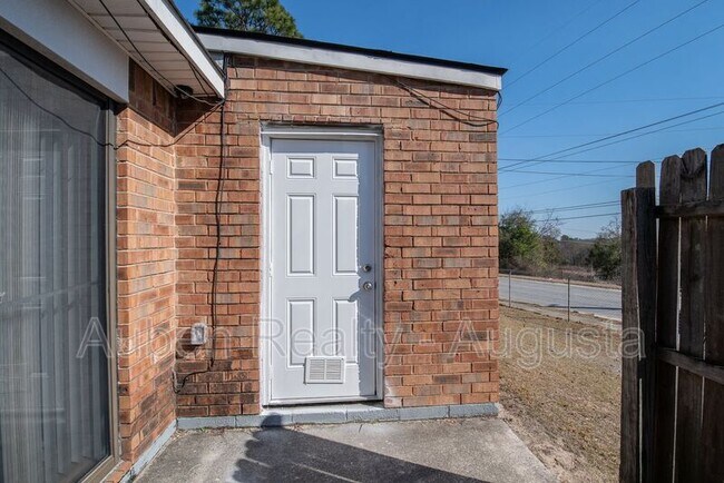 Building Photo - 2311 Walden Dr