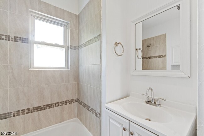 Building Photo - 357 Nesbit Terrace