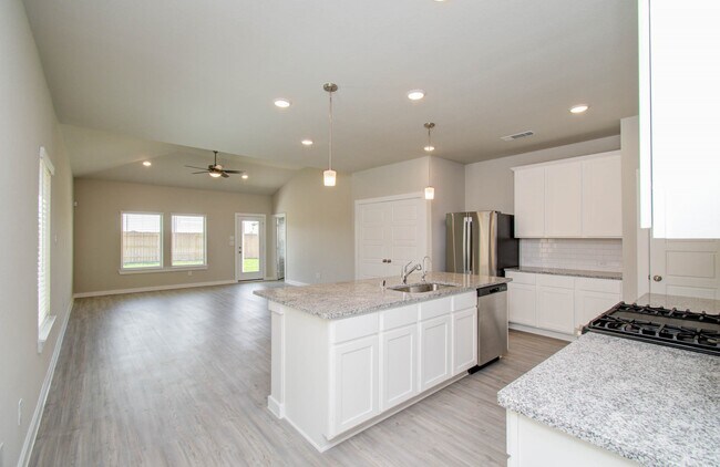 Building Photo - 21611 Sandy Dune Dr