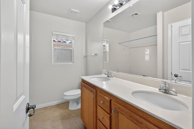 Building Photo - AMAZING MOVE-IN READY 4-BEDROOM + LOFT HOME IN ALIANTE!