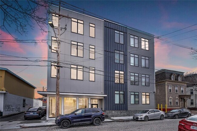 Building Photo - 468 W Fountain St