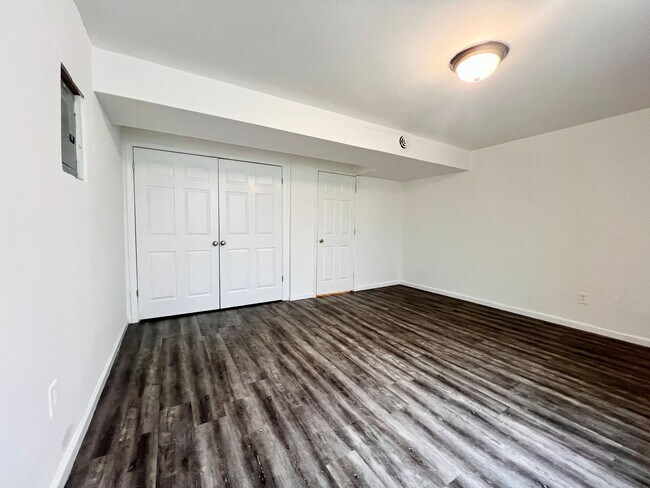 Building Photo - 6 Bed 4 Bath in West End