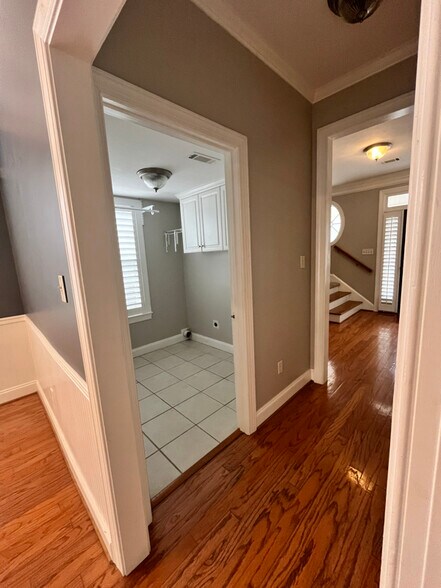 Building Photo - 921 Mitchell Ln