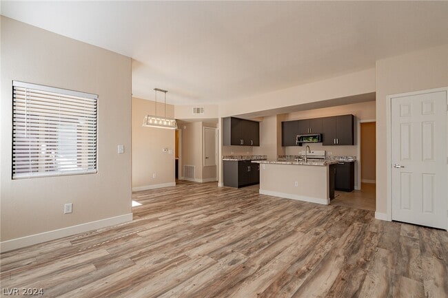 Building Photo - 8250 N Grand Canyon Dr