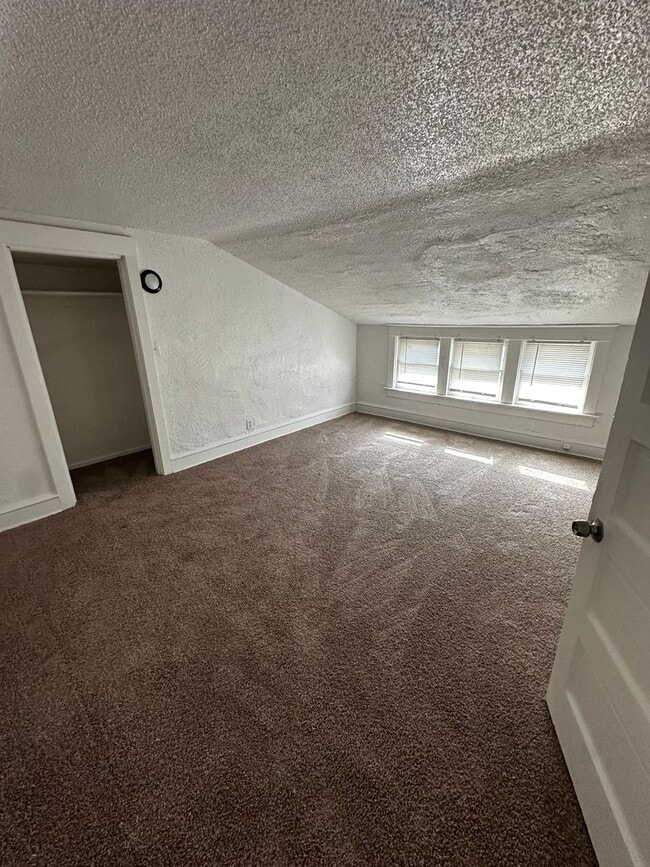 Building Photo - 3 bedroom 1 Bath Home