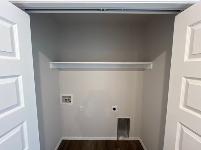 Building Photo - Pre-Leasing Now: Inviting 3-Bed, 2-Bath Home in Barberry Court